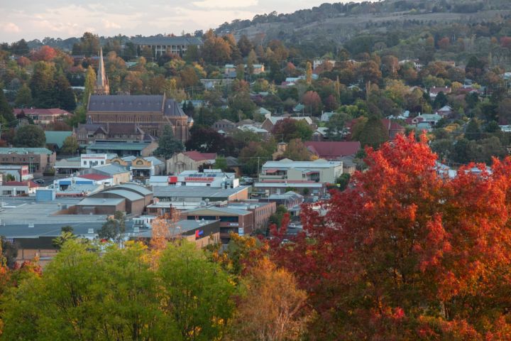 SMH_Out_of_town_Armidale_002_krywow
